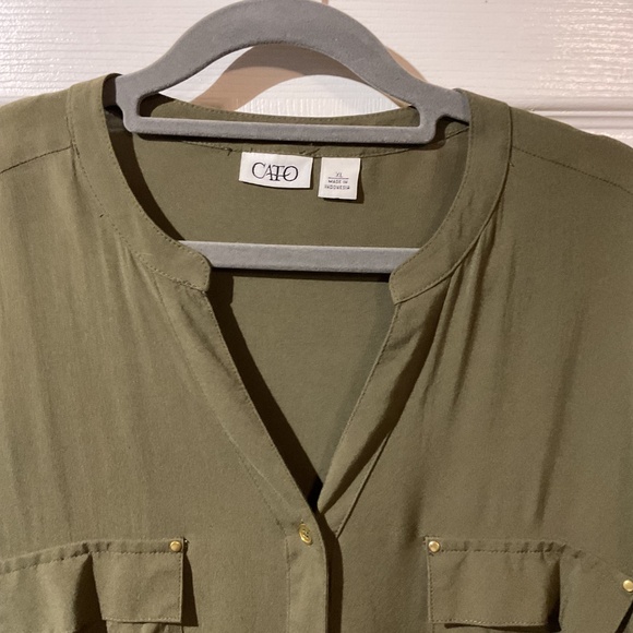 🫒Cato Olive Green Roll Tab Sleeve Button Up Blouse w/ Two Front Pockets🫒 - Picture 2 of 5